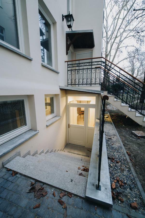 M6 Main Square Stylish One Bedroom Краков Экстерьер фото