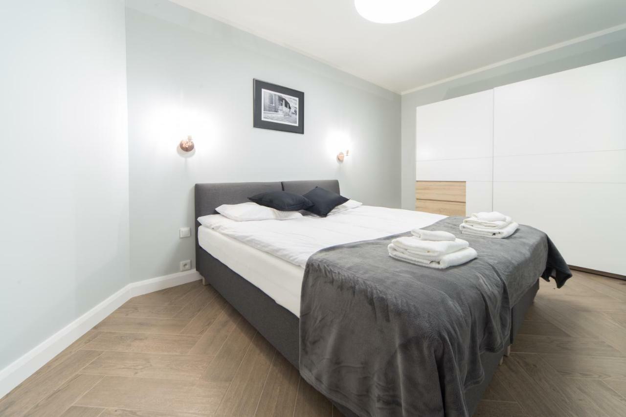 M6 Main Square Stylish One Bedroom Краков Экстерьер фото